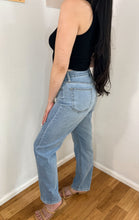 Load image into Gallery viewer, Isla light washed Jeans