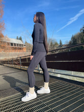 Load image into Gallery viewer, Dani active zip up